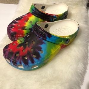 TIE DYE CROCS
